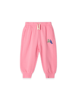 Kinder-Sweathose aus weicher Bio-Baumwolle mit dezenter Stickerei, handgezeichnetem Print, Seitentaschen, elastischen Bündchen & Kordelzug-Bund - Frontansicht flach liegend fotografiert.
