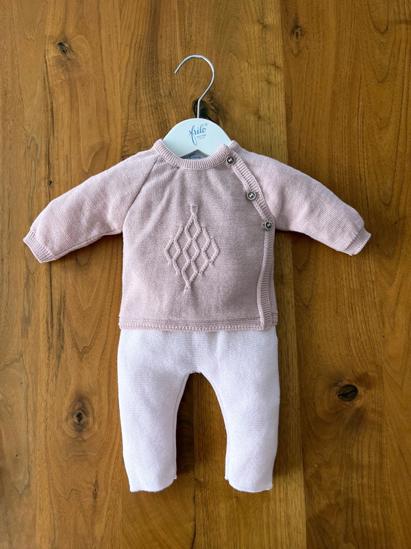 frilo Wickelpulli aus atmungsaktiver feinster Merinowolle mit feinem Strickmuster und 3 Knöpfen zum leichten an- und ausziehen. 