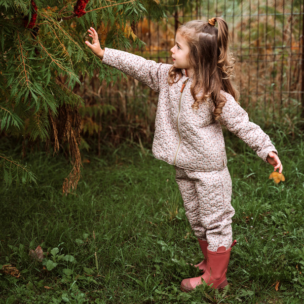 Thermo-Set aus recyceltem Polyester - Junior. So bleiben Kinder warm und windgeschützt mit dem nuuroo Thermoset aus 100% recyceltem Polyester. Das Thermoset ist ideal unter Regenkleidung.